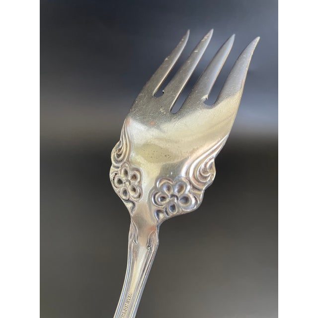 Wm Rogers & Son Arbutus Silverplate 1908 Cold Meat Serving Fork For Sale - Image 9 of 9