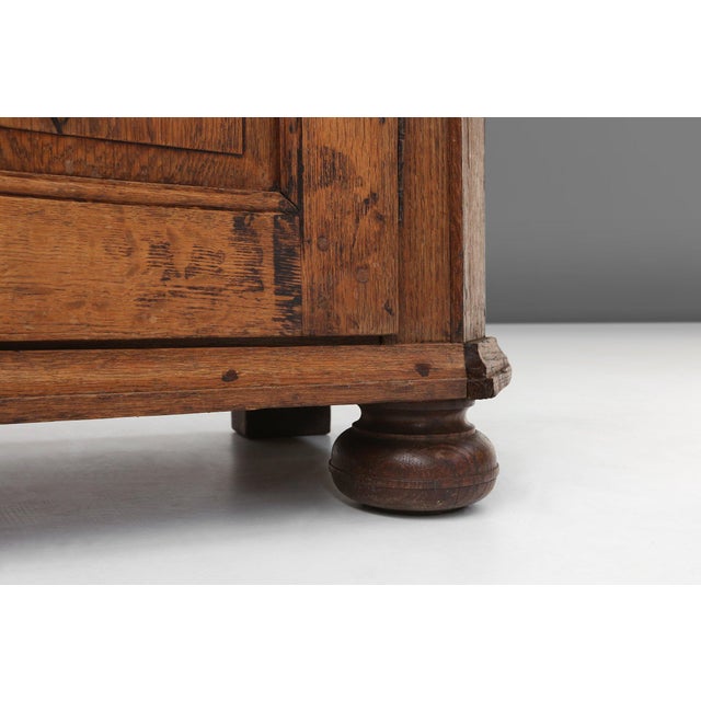 Vitrine Cabinet in Oak with Glass Windows, Germany, Early 18th Century For Sale - Image 16 of 18