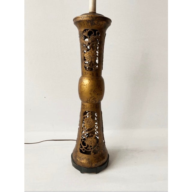 Good condition Elevate your space with this stunning vintage lamp, featuring a dramatic silhouette and intricate...