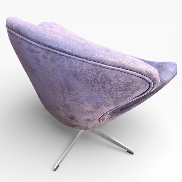 1970s Mid-Century Purple Swivel Lounge Chair with Chrome Base, 1970s For Sale - Image 5 of 11