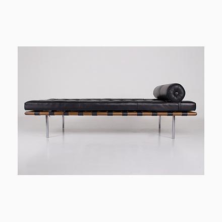 Vintage Barcelona Daybed in Black Leather by Mies Van Der Rohe for Knoll, 2000s For Sale - Image 16 of 16