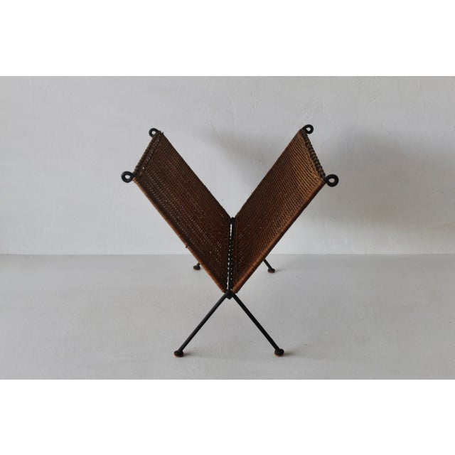 Mid 20th Century Scandinavian Style Hand-Woven Rattan Metal Folding Magazine Newspaper Rack Mid Century Modern For Sale - Image 4 of 16