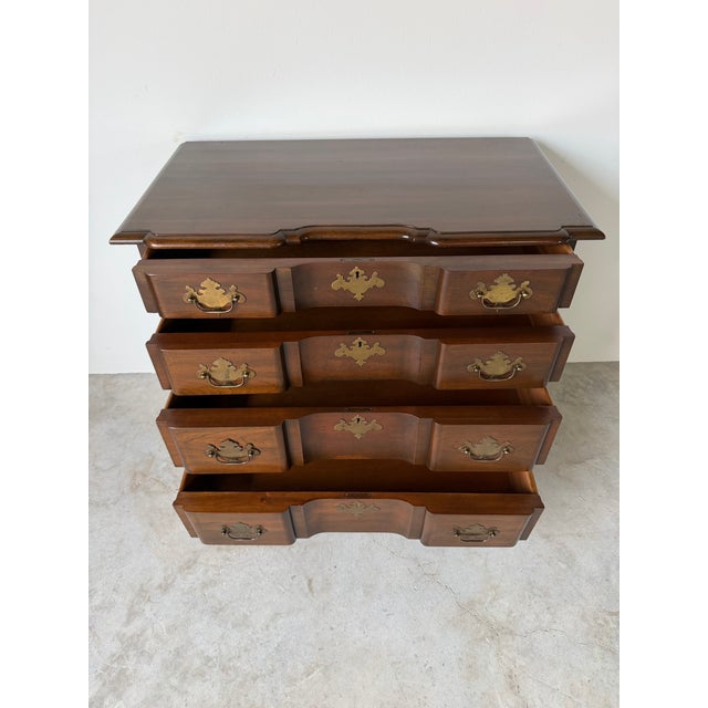American Vintage Pennsylvania House Georgian Style Cherry Block-Front Chest of Drawers For Sale - Image 3 of 13