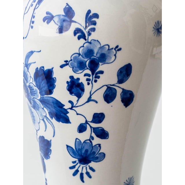 Royal Delft Blue, White, and Green Chinoiserie Bird Table Lamp, 1979 For Sale - Image 14 of 17