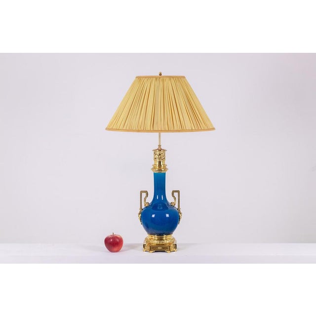 Table Lamp in Blue Porcelain with Gilded Bronze Handles, 1880s For Sale - Image 3 of 7