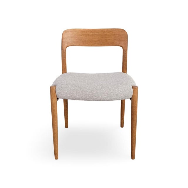 We are offering a beautiful vintage chair from the traditional Danish manufacturer JL Mollers Mobelfabrik, dating from the...