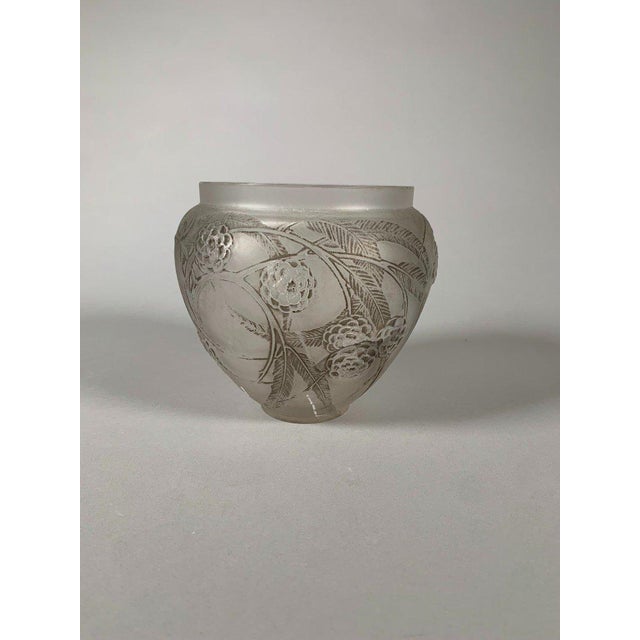 René Lalique (1860-1945) Vase "medlars", Circa 1930 For Sale - Image 4 of 11