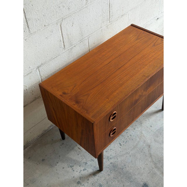 Vintage Danish Modern Teak Small Dresser / 2 Drawer Chest – Scandinavian MCM For Sale - Image 9 of 10