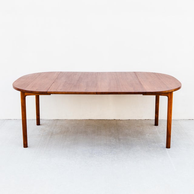 1960s Restored Mid Century Modern Expandable Walnut Dining Table by Dux For Sale - Image 11 of 15