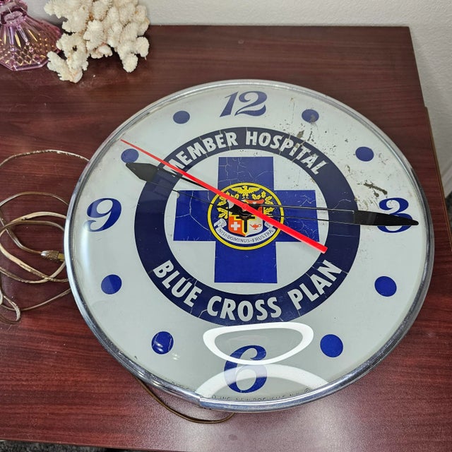 1960s Vintage Member Hospital Blue Cross Plan Clock Bubble Glass Pam Advertising For Sale - Image 5 of 12