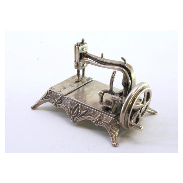 Miniature Sewing Machine in Silver with Reliefs and Applications For Sale - Image 3 of 8