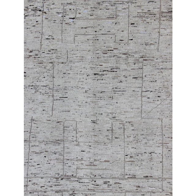 Keivan Woven Arts Modern Design Rug in White & Neutral Tones with Minimalist Design. Measures:9'11 x 11'11 Keivan Woven...