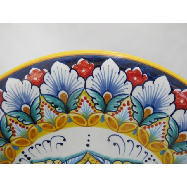 Deruta Gialletti Deruta Italian Majolica Pottery Brightly Hand Painted Serving Plate For Sale - Image 4 of 8