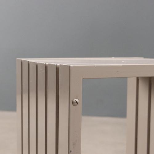 Vintage Display Stands in Enamelled Metal, Italy, 1980s, Set of 2 For Sale - Image 6 of 8