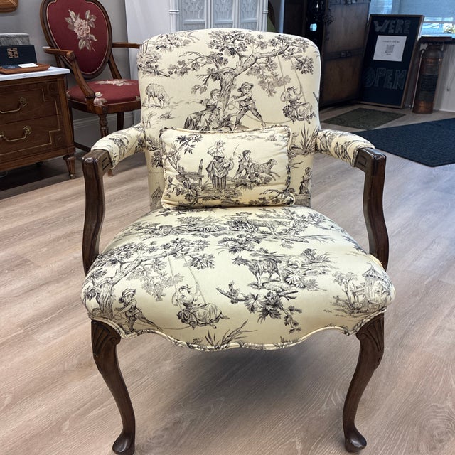 Gorgeous custom upholstered in black and white “Toile de Juoy” fabric and includes matching pillows