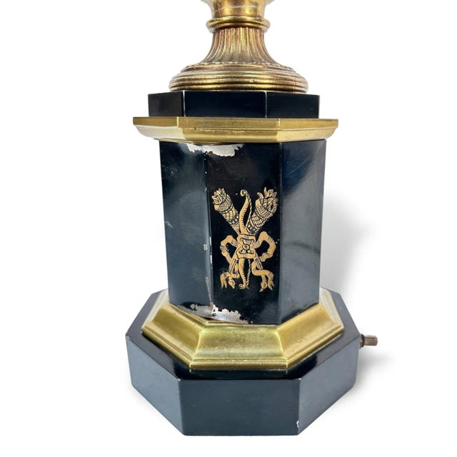 Neoclassical Warren Kessler, New York, Neoclassical Brass and Black Toleware Column Lamp, C. 1970 For Sale - Image 3 of 11