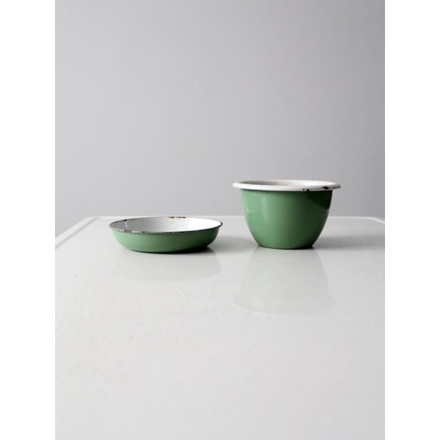 This vintage Swedish enamelware set features softly rounded bowls with a muted green exterior and white enamel interior....