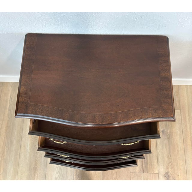 Late 20th Century Late 20th Century Drexel Heritage Hierlooms Flame Mahogany Four Drawer Chest/Nightstand - Pair For Sale - Image 5 of 12