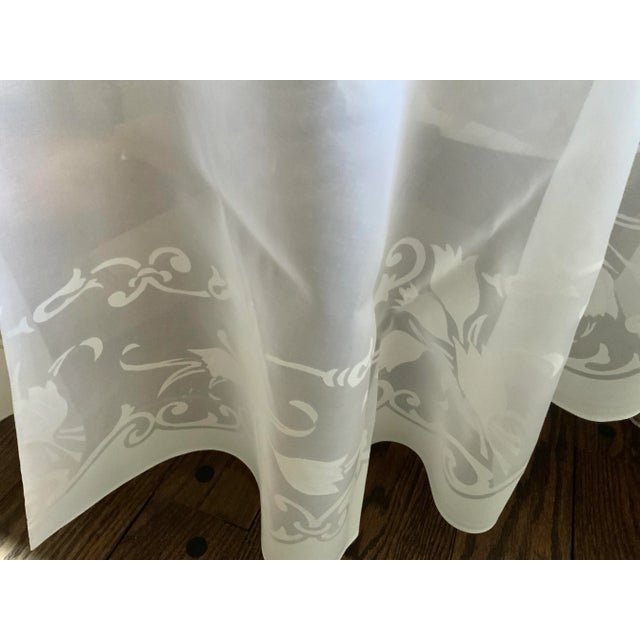 White 1970s Jabara Fine Linen Oblong Tablecloth For Sale - Image 8 of 9