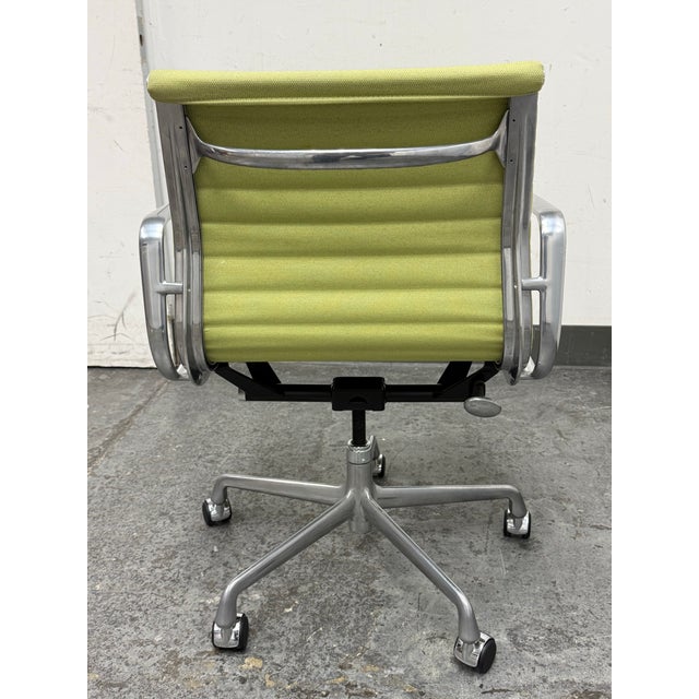 2010s Charles + Ray Eames for Herman Miller Eames Aluminum Group Management Chair For Sale - Image 5 of 12