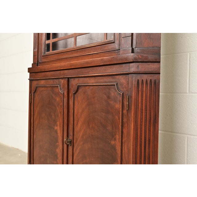 Wood Baker Furniture Style Georgian Flame Mahogany Corner Cabinet, Circa 1940s For Sale - Image 7 of 11