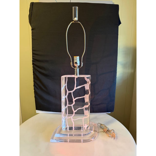 Transparent Van Teal Postmodern Etched Lucite Table Lamp, Usa, C. 1980s For Sale - Image 8 of 12
