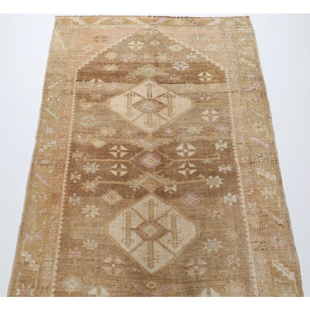 Vintage Oushak Runner – Muted Anatolian Wool with Diamond Medallions in Beige, Tan, and Soft Brown This elegant vintage...