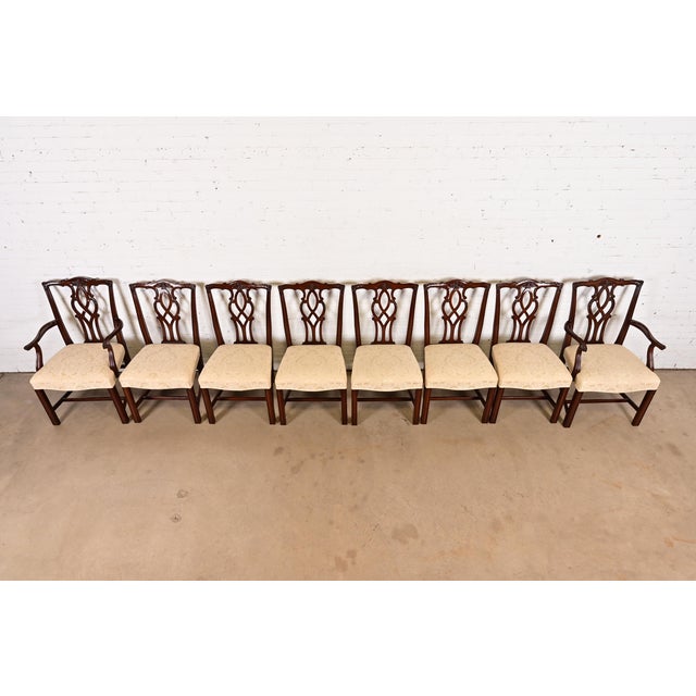 1980s Kindel Furniture Georgian Carved Mahogany Dining Chairs, Set of Eight For Sale - Image 5 of 14