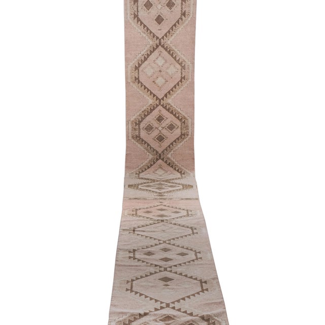 Mid-Century Modern Vintage Neutral Pale Color Turkish Oushak Extra Long Carpet 2'9'' X 29'5'' For Sale - Image 3 of 11