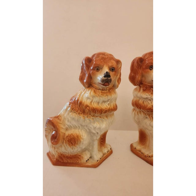 Early 20th Century Early 20th Century Pair of Ceramic Staffordshire Spaniel Dogs For Sale - Image 5 of 10