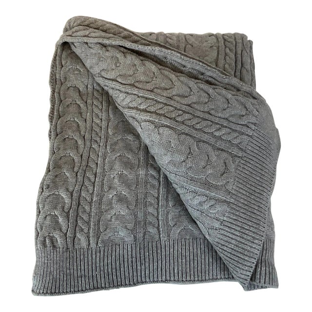 Contemporary Hollywood Regency Gray Cable Knit Throw. For Sale