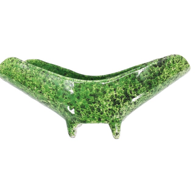 Indulge in the timeless allure of mid-century modern design with this vintage MCM green footed bowl. The rich, verdant hue...