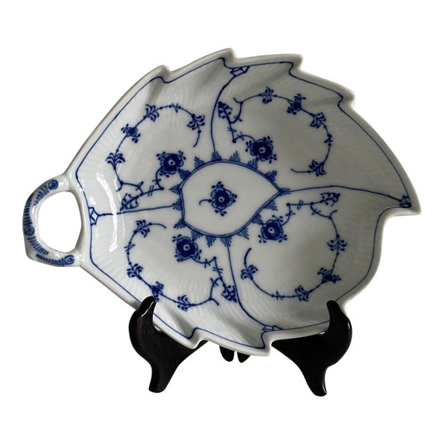 Royal Copenhagen Ceramic Leaf Dish - Blue Fluted Half Lace Border (No Trim) Pattern – 20th Century - 9" For Sale