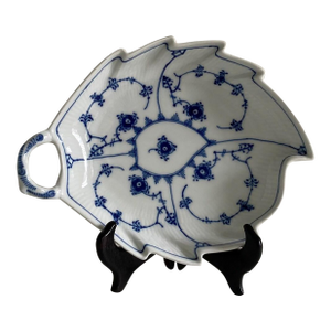 Royal Copenhagen Ceramic Leaf Dish - Blue Fluted Half Lace Border (No Trim) Pattern – 20th Century - 9"