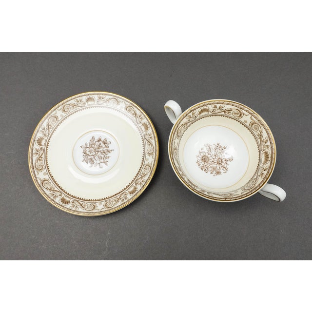 Mid 20th Century Wedgwood England Runnymede Cream Bone China Cream Soup Bowls & Saucers Set- 8 Pieces For Sale In Miami - Image 6 of 8