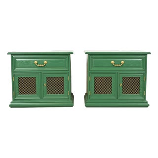 Henredon French Regency Louis XVI Green Lacquered Nightstands, Newly Refinished For Sale