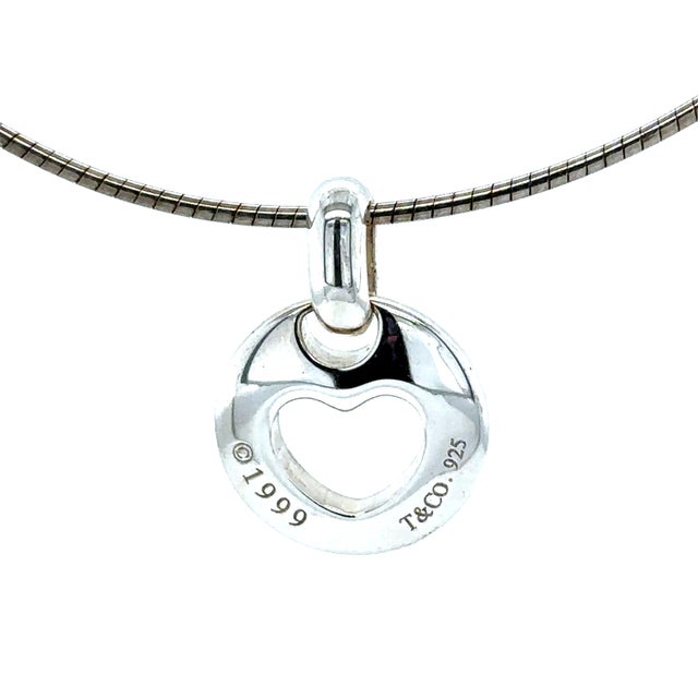Contemporary Tiffany & Co. Sterling Silver Vintage Pierced Heart Pendant Choker Necklace 7.15g For Sale - Image 3 of 4