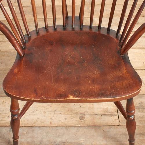 English Windsor Chair in Wood For Sale - Image 4 of 14