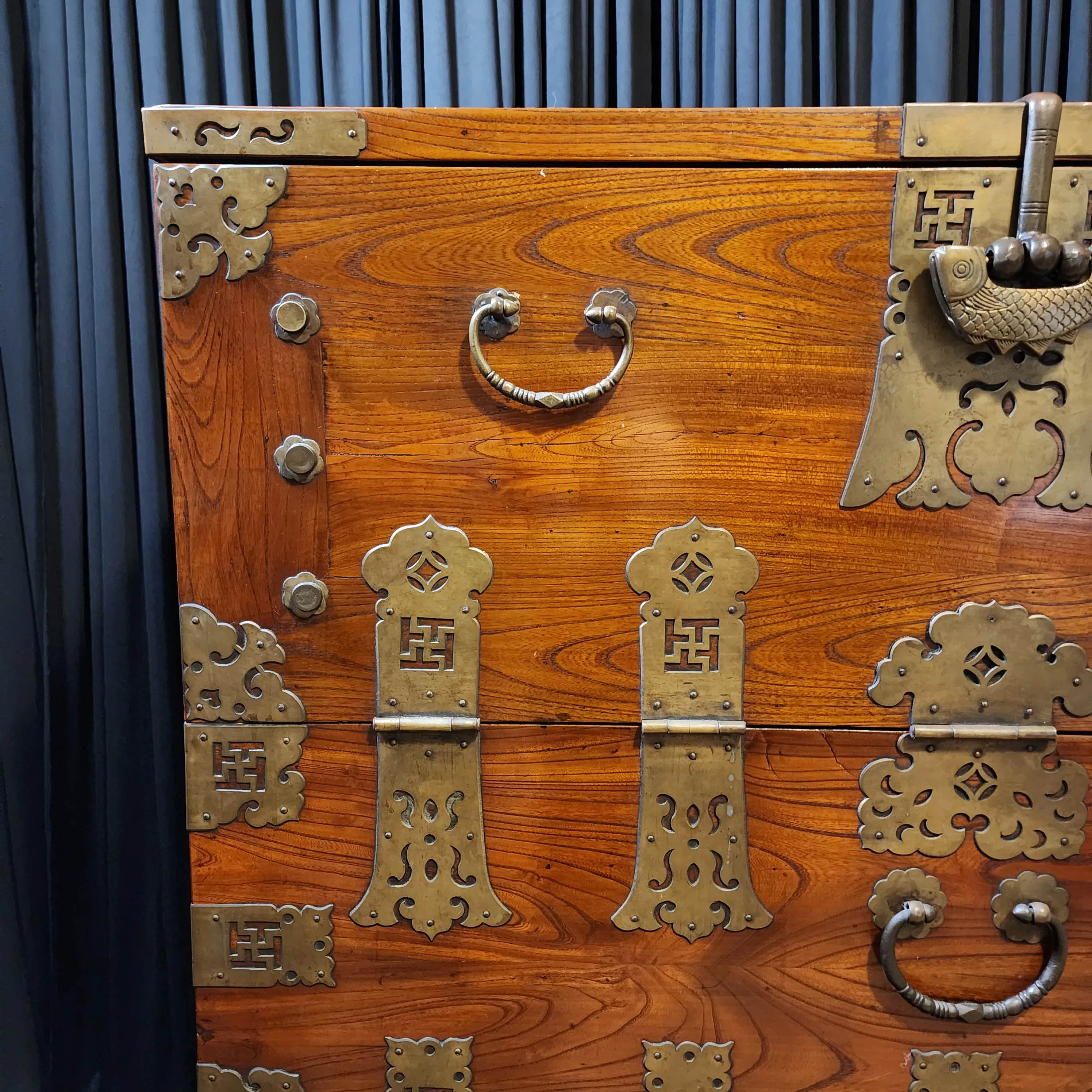 ビンテージ風ジュエリーセット5KG Antique 1880 Korean Bandaji Elmwood Wedding Chest | Chairish