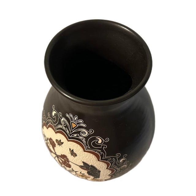 Native American Art Vintage 1983 Leigh Smith Winged Nation Sacred Circle Mohawk Art Pottery Vase For Sale - Image 4 of 6