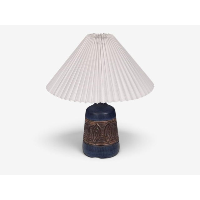 Mid-Century Modern 1970s Jette Hellerøe, Danish Modern, Carved Stoneware Table Lamp For Sale - Image 3 of 10