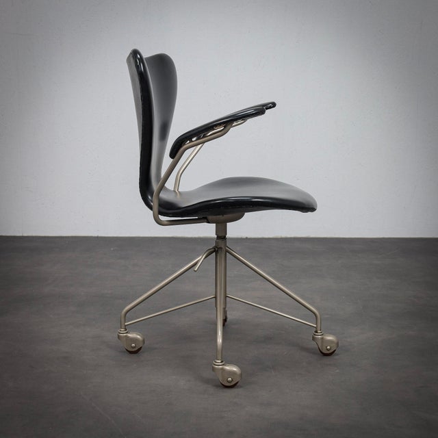 Mid-Century Modern Model 3217 First Edition Office Chair by Arne Jacobsen for Fritz Hansen, 1950s For Sale - Image 3 of 12