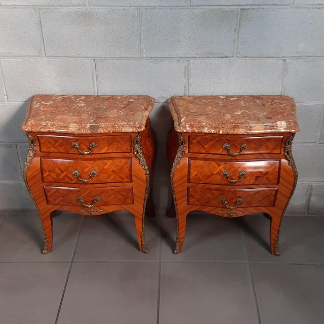 A splendid and refined pair of curved and rounded bedside tables, crafted from high-quality Italian craftsmanship. These...