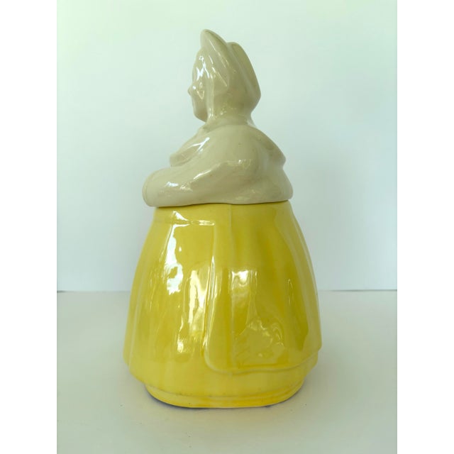 1940s Vintage Shawnee “Mammy” Cookie Jar in Yellow Glaze For Sale In Orlando - Image 6 of 7