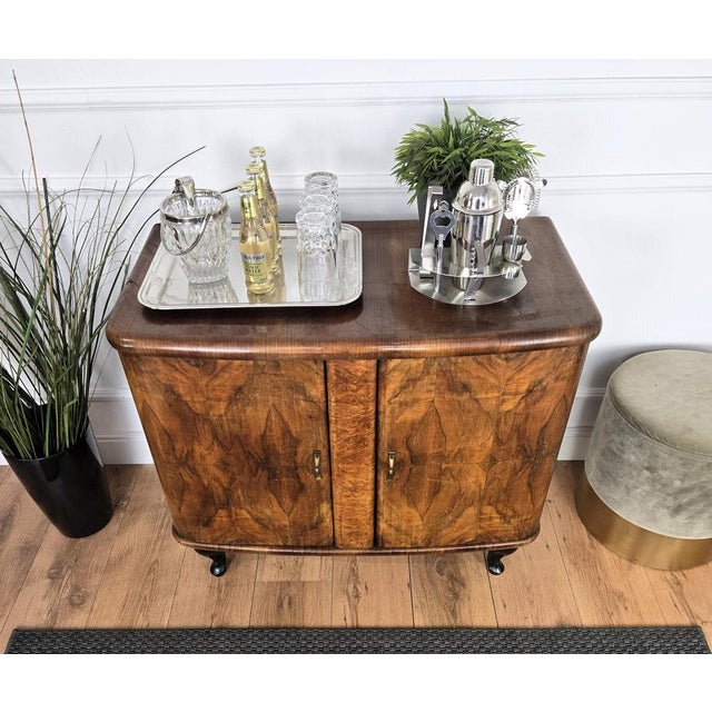 1950s Vintage Art Deco Italian Walnut Burl and Mirror Mosaic Dry Bar Cabinet by Paolo Buffa, 1950s For Sale - Image 5 of 11
