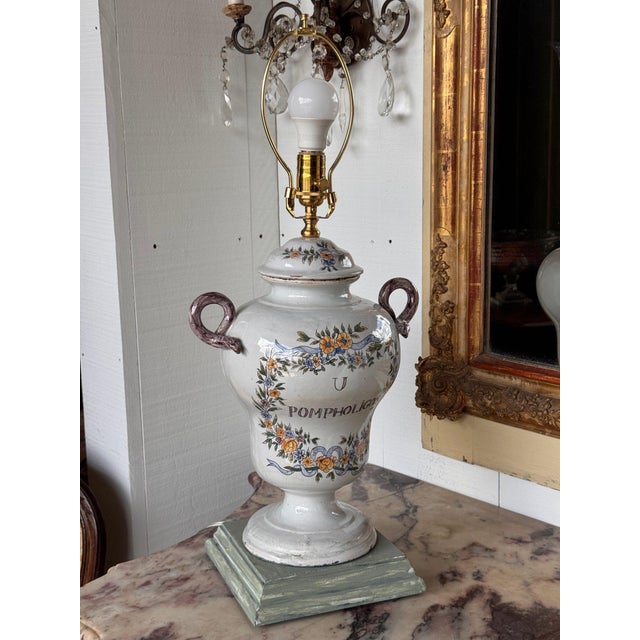 White Late 20th Century French Faience Lamp With Floral Wreath and Serpent Handles For Sale - Image 8 of 9