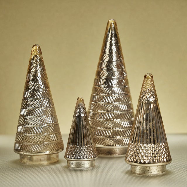 Great accessory for holiday decorating that is perfect to display on a fireplace mantel. Made of glass with impeccable...