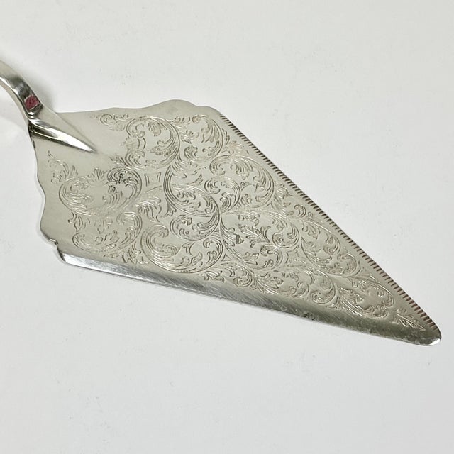Silver Mid-Century Italian Hollywood Regency Traditional Etched Silverplate Pie-Cake Server For Sale - Image 8 of 10