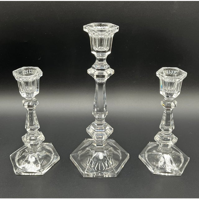 This three-piece set of cut glass captivates with its elegant, faceted form and stylish presence. It consists of a larger...
