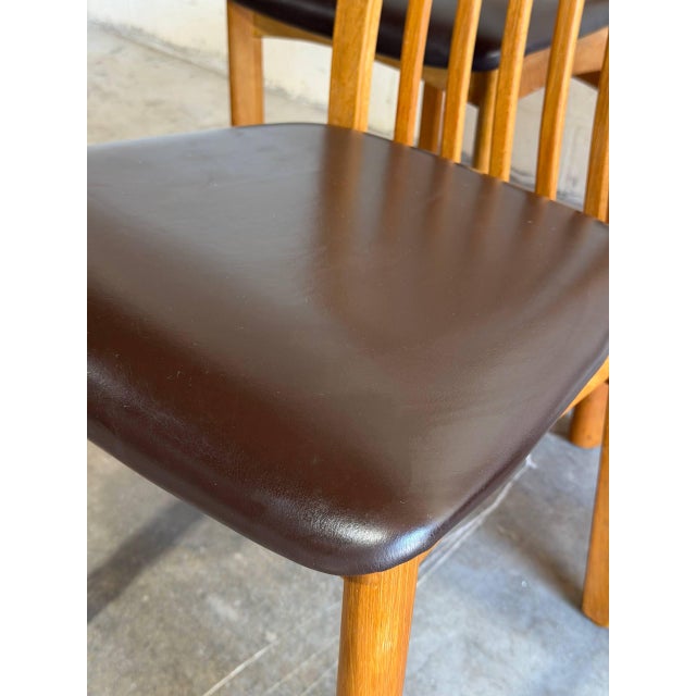 1980s Solid Oak High-Back Dining Chairs Set of 5 With Brown Upholstery Vintage 1980s For Sale - Image 5 of 11